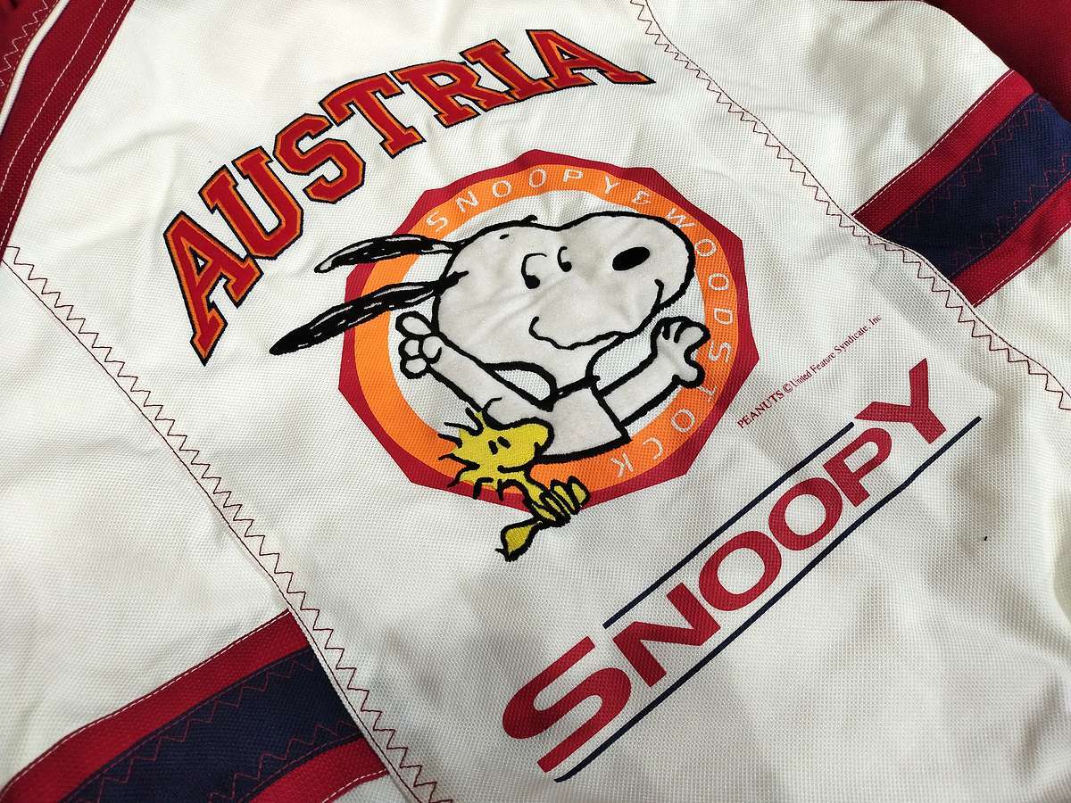 レア Lサイズ】ASICS AUSTRIA SNOOPY スヌーピー オーストリア レア Lサイズ】ASICS AUSTRIA SNOOPY スヌーピー オーストリア