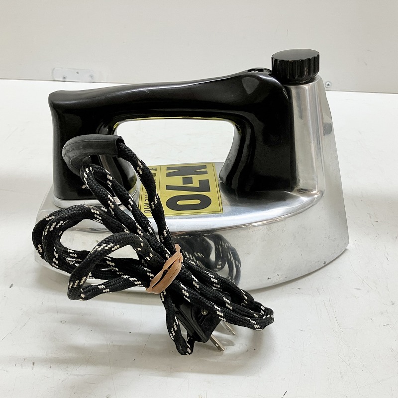 ◆ 【ジャンク品】磯田電機 業(yè)務用 スチーム アイロン クリーニング 業(yè)務用 昭和 レトロ アンティーク 現(xiàn)狀品 N-70 1.5kg