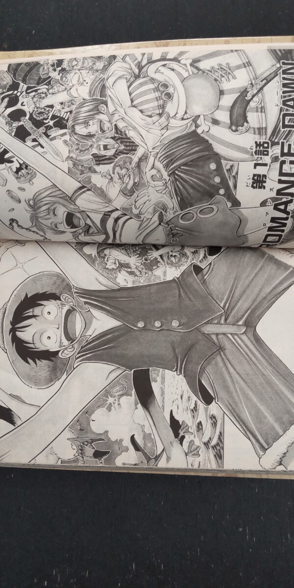 ジャンプコミックス「ONE PIECE ワンピース」1巻(初版では ジャンプコミックス「ONE PIECE ワンピース」1巻(初版では
