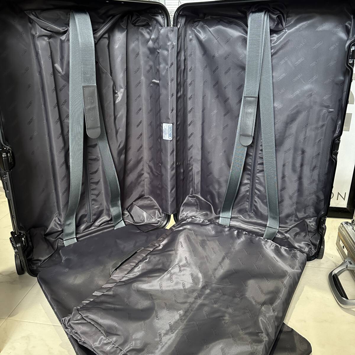 即決/即納】!良好!希少モデル!RIMOWA リモワ TOPAS STELTH 即決/即納】!良好!希少モデル!RIMOWA リモワ TOPAS STELTH