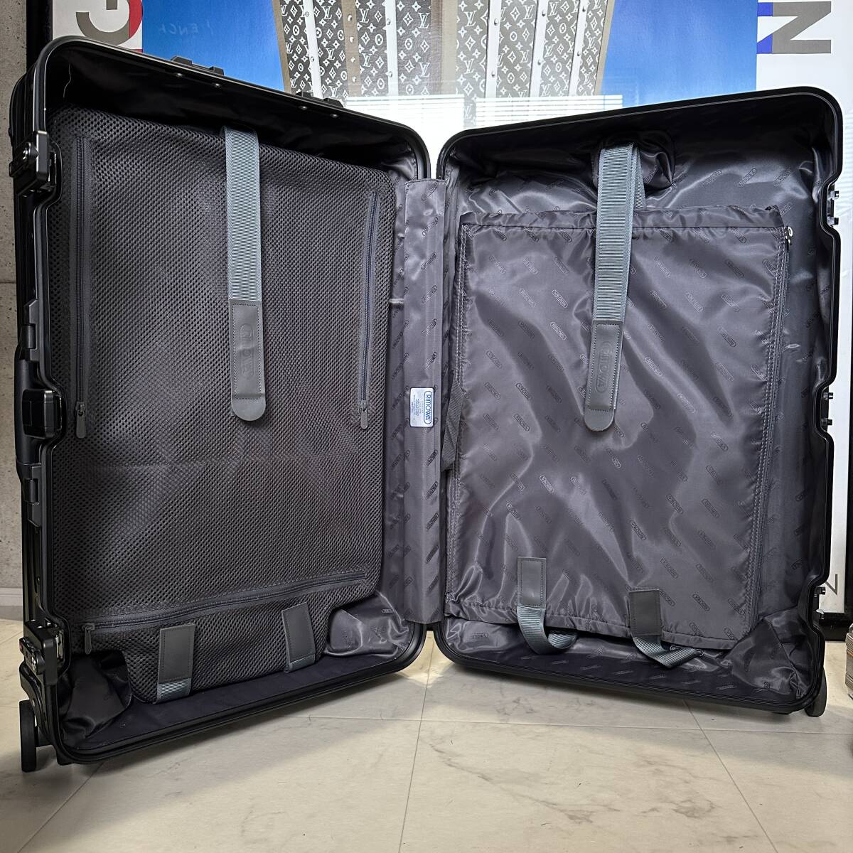 即決/即納】!良好!希少モデル!RIMOWA リモワ TOPAS STELTH 即決/即納】!良好!希少モデル!RIMOWA リモワ TOPAS STELTH