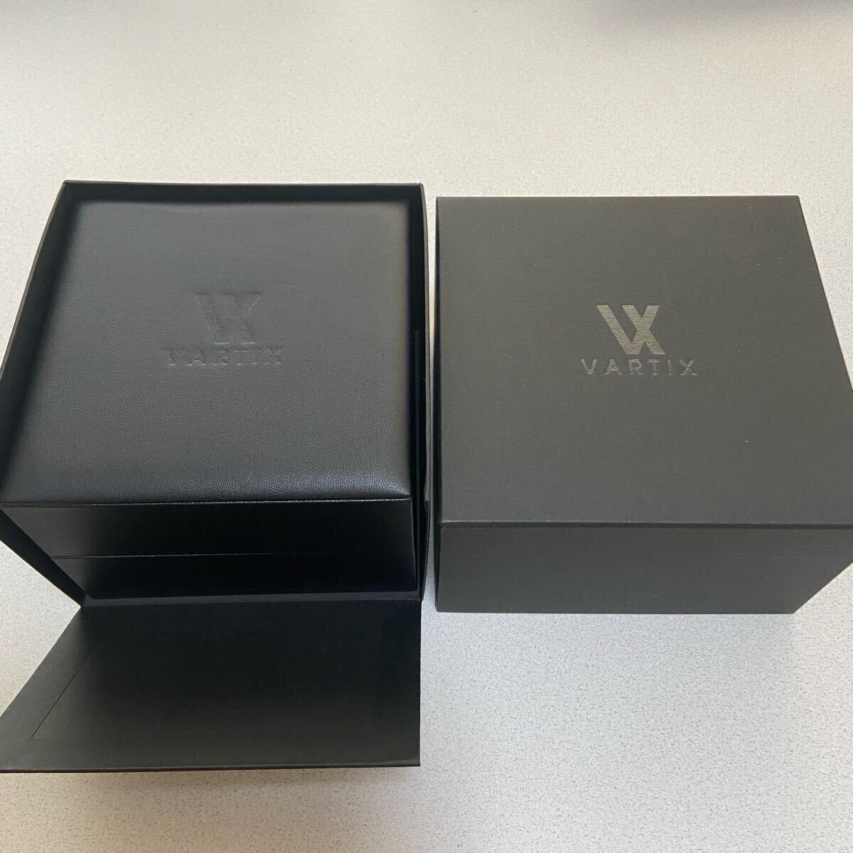 VARTIX ヴァティックス WA2V アライブ 自動巻き 箱、取説付き VARTIX ヴァティックス WA2V アライブ 自動巻き 箱、取説付き