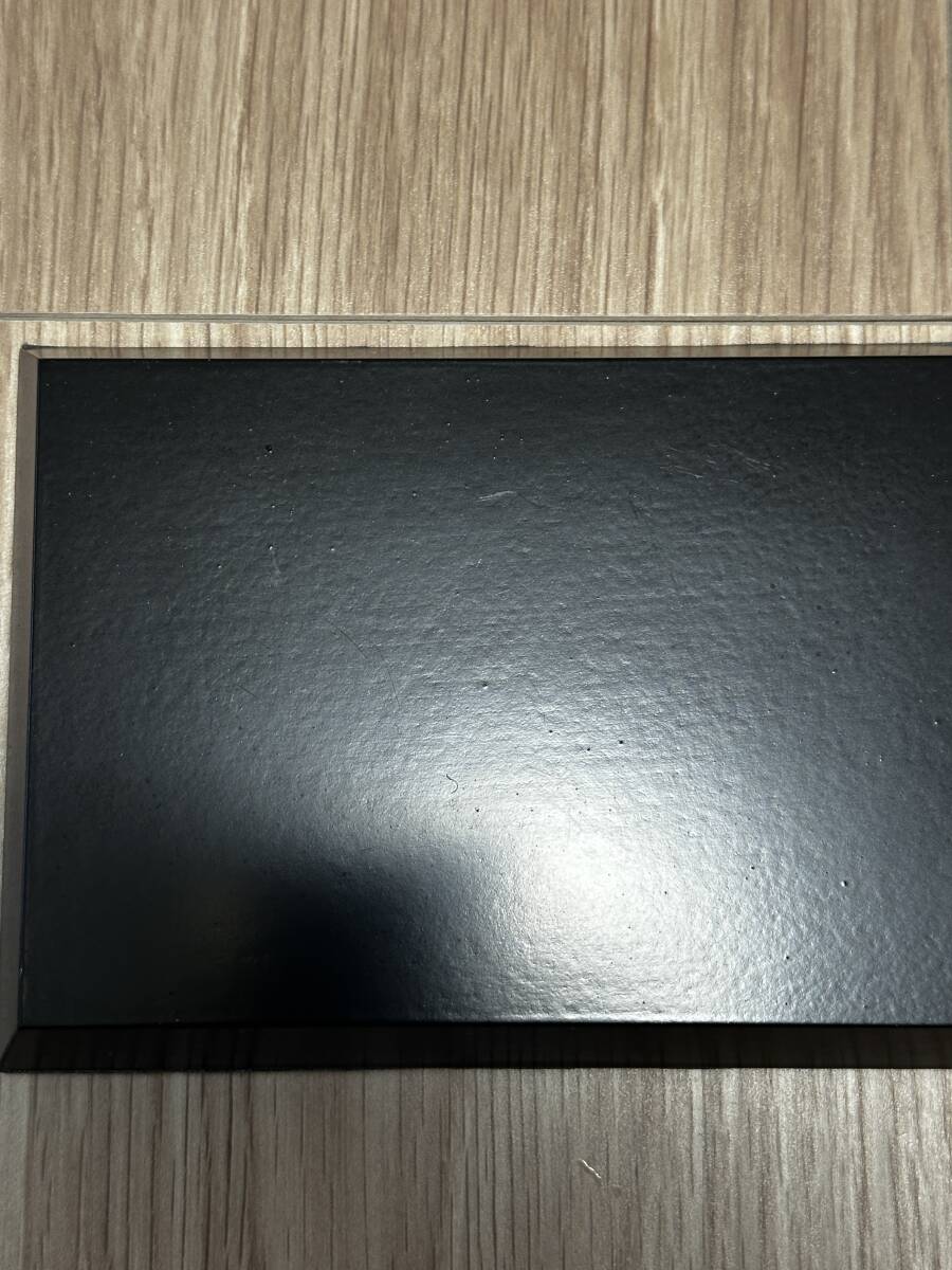 ほこりや傷があります。