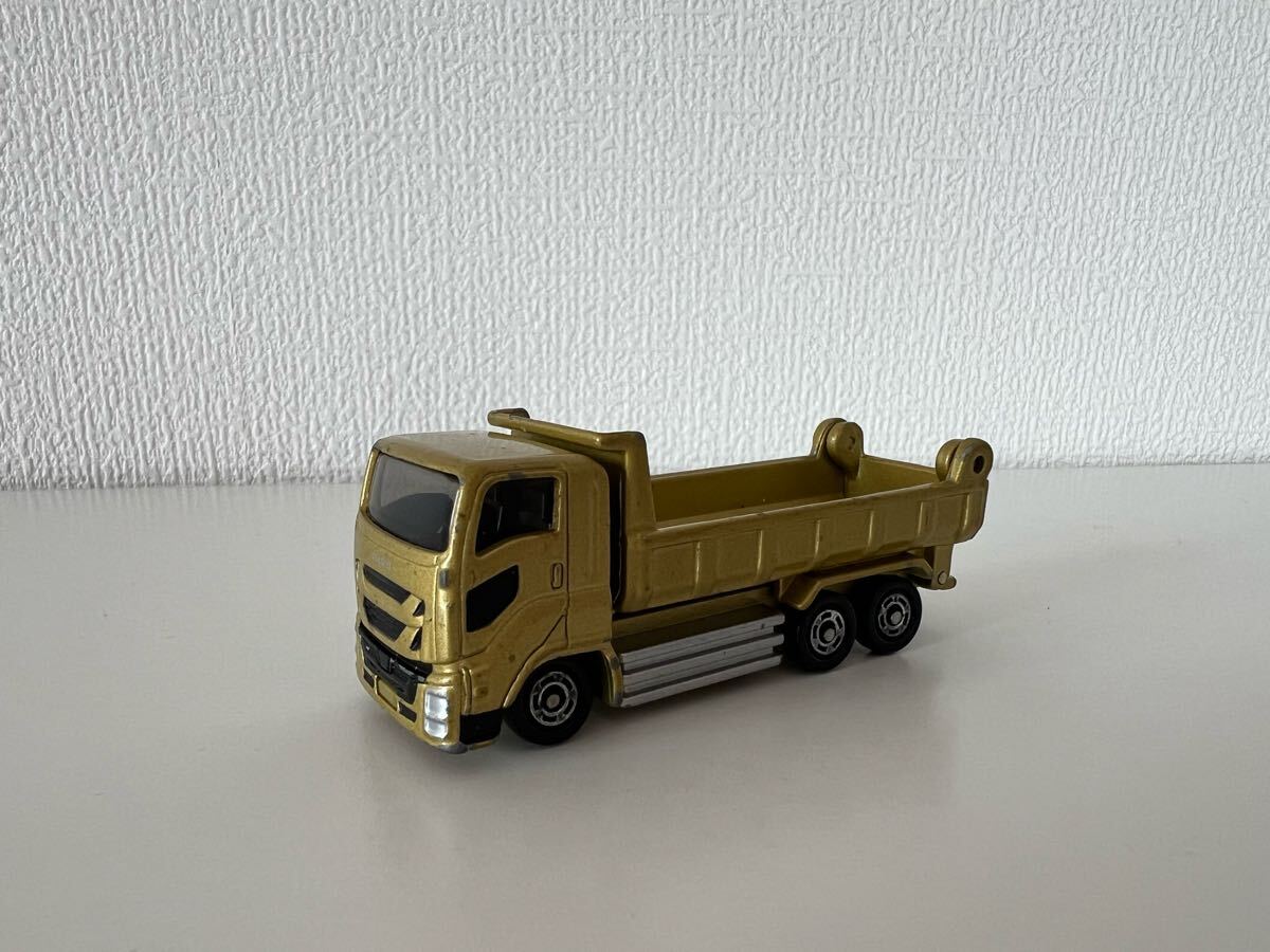 TOMICAトミカ2016 NO.101 ISUZU GIGAいすゞダンプカー
