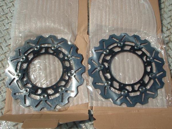 Arashi制WaveDISC022黒色 YZF-R6 (99-02) YZF-R1 (98-03) XJR1300 (00-06) V-MAX1200 TMAX500 T-MAX500 SJ08J ロイヤルスター フロント用