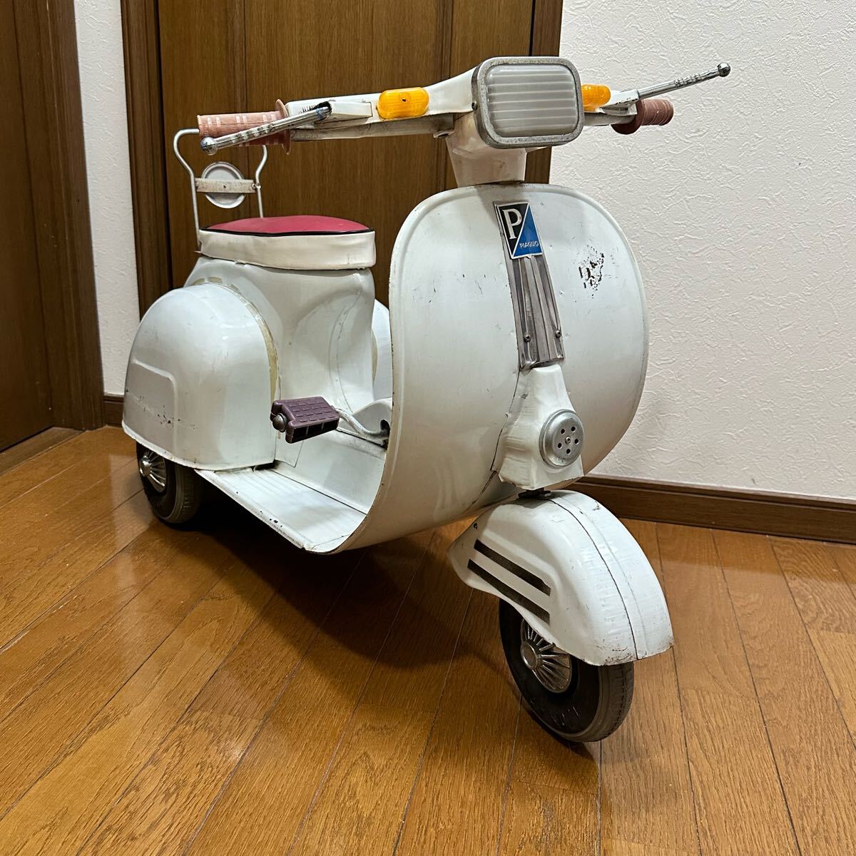 ベスパ VESPA 三輪車 ペダルカー 乗用玩具 ビンテージ レトロ ベスパ VESPA 三輪車 ペダルカー 乗用玩具 ビンテージ レトロ