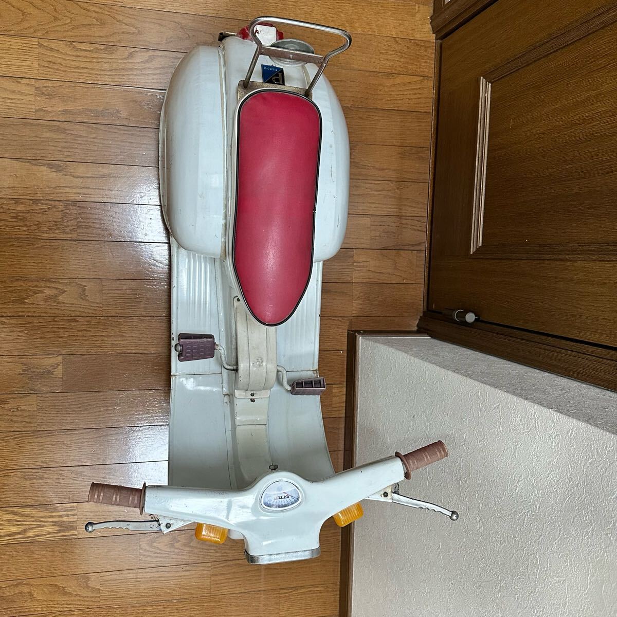 ベスパ VESPA 三輪車 ペダルカー 乗用玩具 ビンテージ レトロ ベスパ VESPA 三輪車 ペダルカー 乗用玩具 ビンテージ レトロ