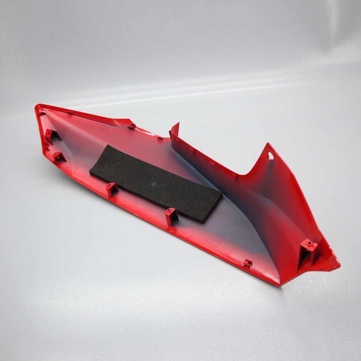  Honda VFR800F RC79 оригинальный верхний обтекатель R 64225-MJM-D000 250218KT0029