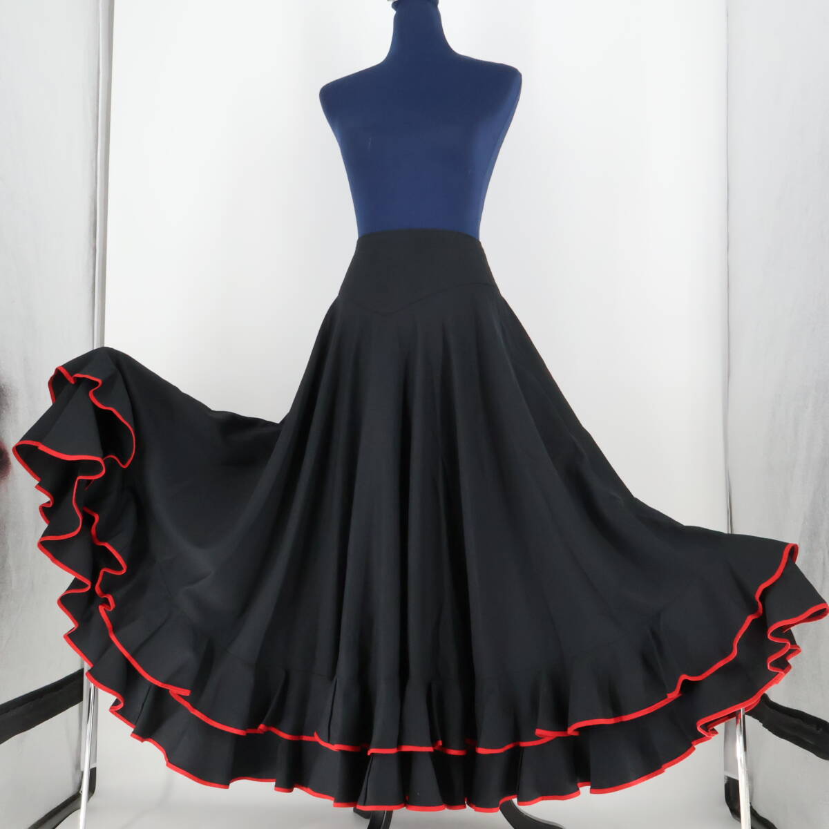 『送料無料』【美品 フラメンコ衣装】ブラック ファルダ スカート ボランテ 黒 無地 フリル 赤 レッド 段々 発表会 パーティ 練習 レッスン_画像2