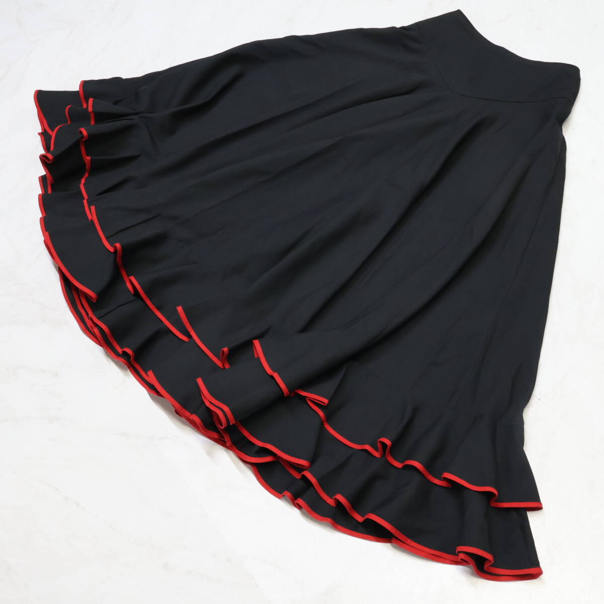 『送料無料』【美品 フラメンコ衣装】ブラック ファルダ スカート ボランテ 黒 無地 フリル 赤 レッド 段々 発表会 パーティ 練習 レッスン_画像7