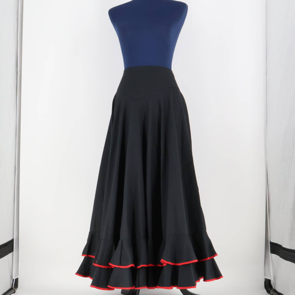 『送料無料』【美品 フラメンコ衣装】ブラック ファルダ スカート ボランテ 黒 無地 フリル 赤 レッド 段々 発表会 パーティ 練習 レッスン_画像4