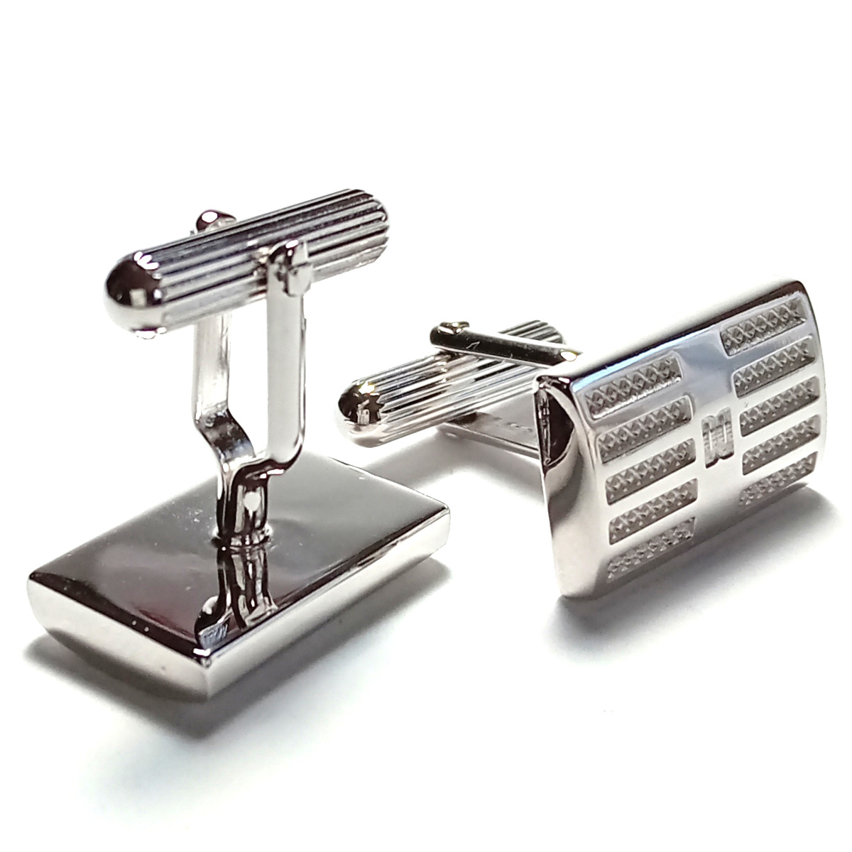 【dkc94】新品　DAKS　ダックス　カフス　カフリンクス　シルバー　ダイヤモンドカット　ブランドマーク_画像3