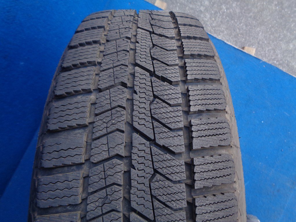 【送料込み】★ フリード ★ エクシーダー ★ 6J/+53 PCD 114.3 ★ 185/65R15 TOYO バリ溝 スタッドレス ★ Exceeder メッシュ ★