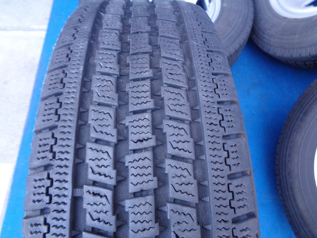 【送料込み】★ トヨタ ハイエース 純正 ★ 195/80R15 107/105 L LT ★ TOYO スタッドレス 4本セット ★