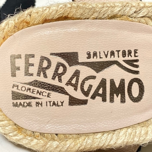 サルバトーレフェラガモ FERRAGAMO/SalvatoreFerragamo サンダル 6 1/2C - 黒 レディース ウェッジソール 靴