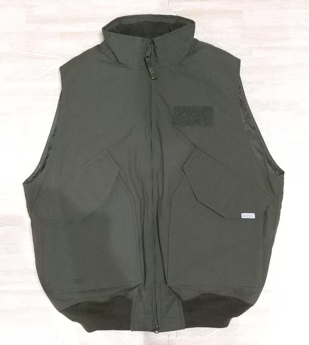 FREAKS STORE / +phenix 別注 GORE-TEX DOWN FLIGHT VEST ゴアテックス ベスト サイズ:S カラー:オリーブ 中古品