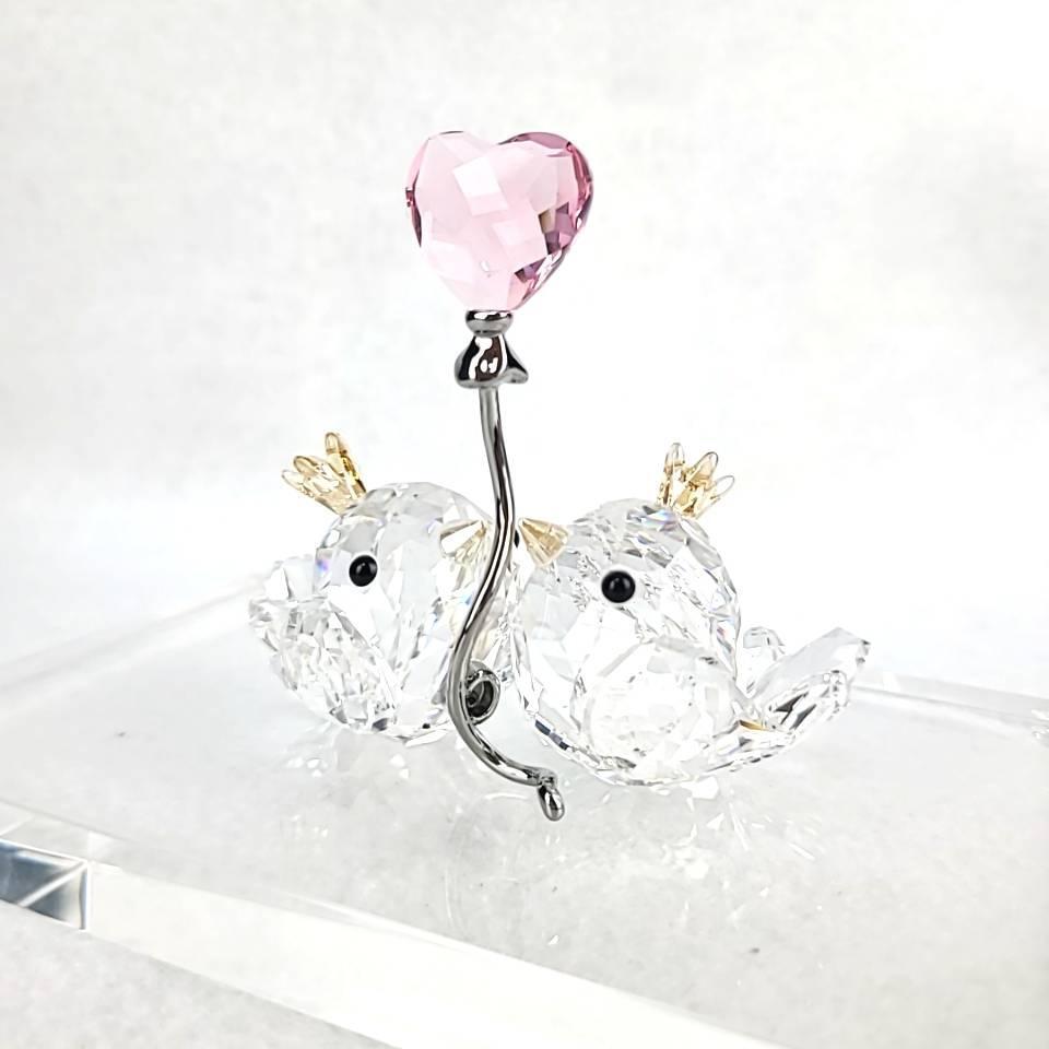 ◎美品◎スワロフスキー SWAROVSKI ラブバード ハート 鳥 フィギュリン 置物 クリスタル 5492226 箱つき 台座つき_画像3