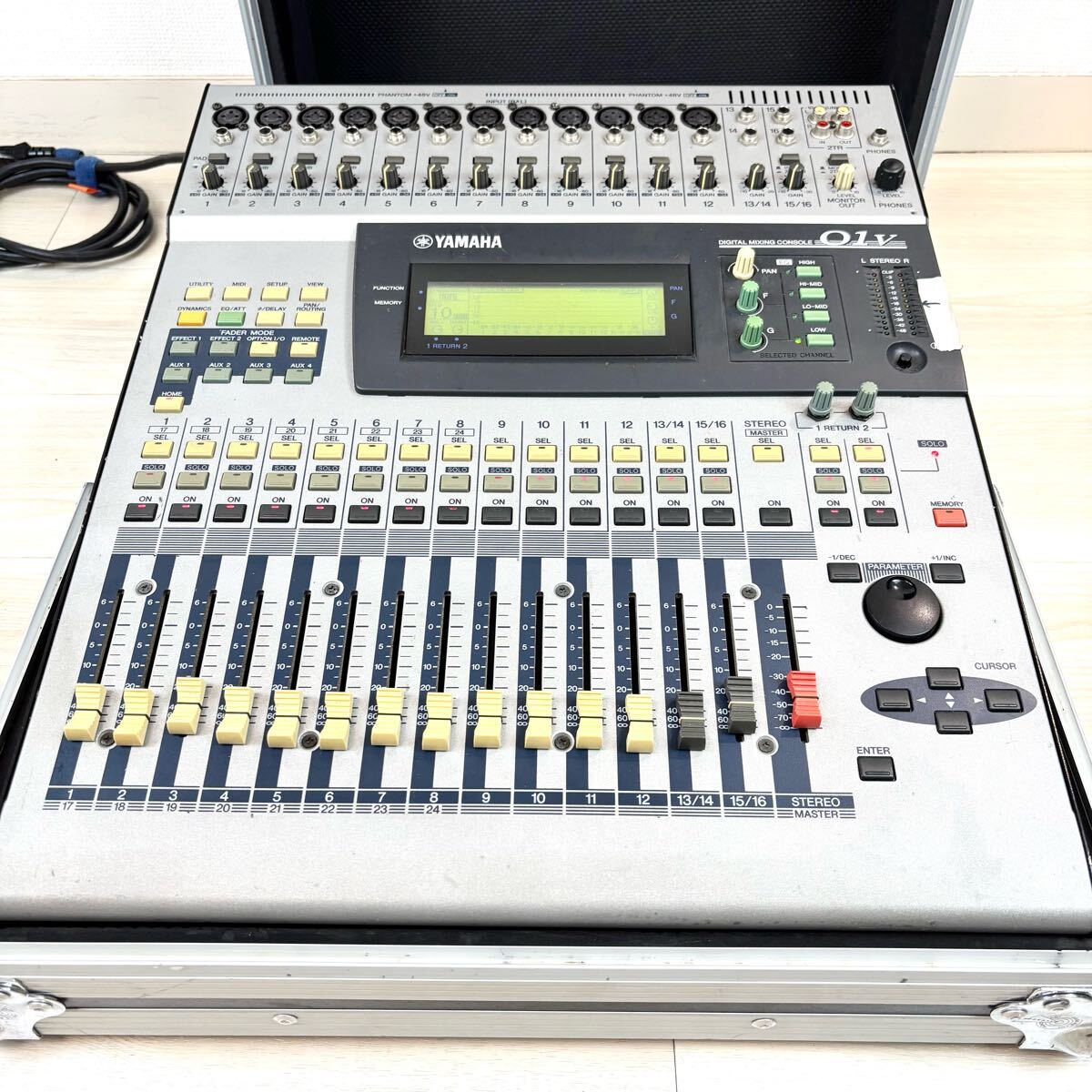 簡易動作確認済】YAMAHA 01V ロードレディ ハードケース付き 簡易動作確認済】YAMAHA 01V ロードレディ ハードケース付き