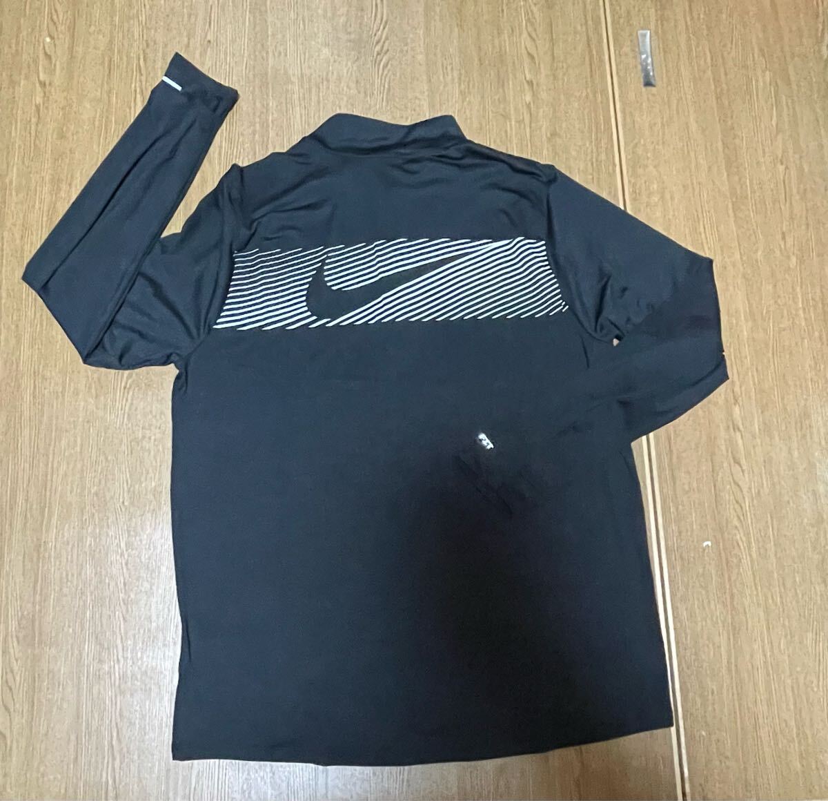 新品未使用　NIKE エレメント 1/2 ジップランニングトップ