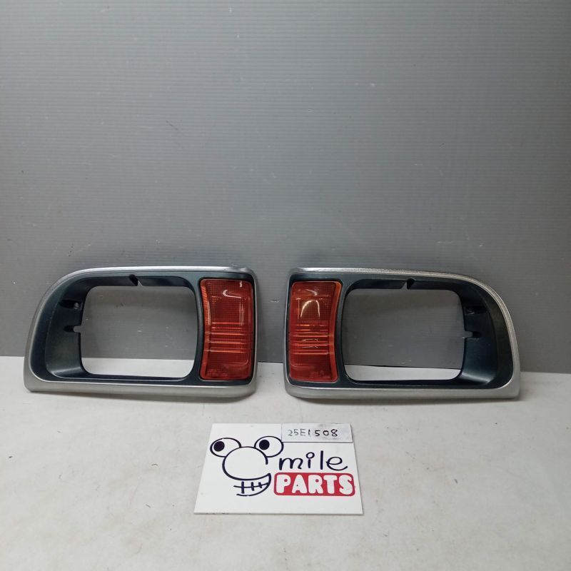 U42V Minicab оригинальный левый правый габаритный фонарь ( рамка-оправа есть ) 2Z5-14-1/25E1508* включение в покупку не возможно U42V Minicab оригинальный левый правый габаритный фонарь ( рамка-оправа есть ) 2Z5-14-1/25E1508* включение в покупку не возможно