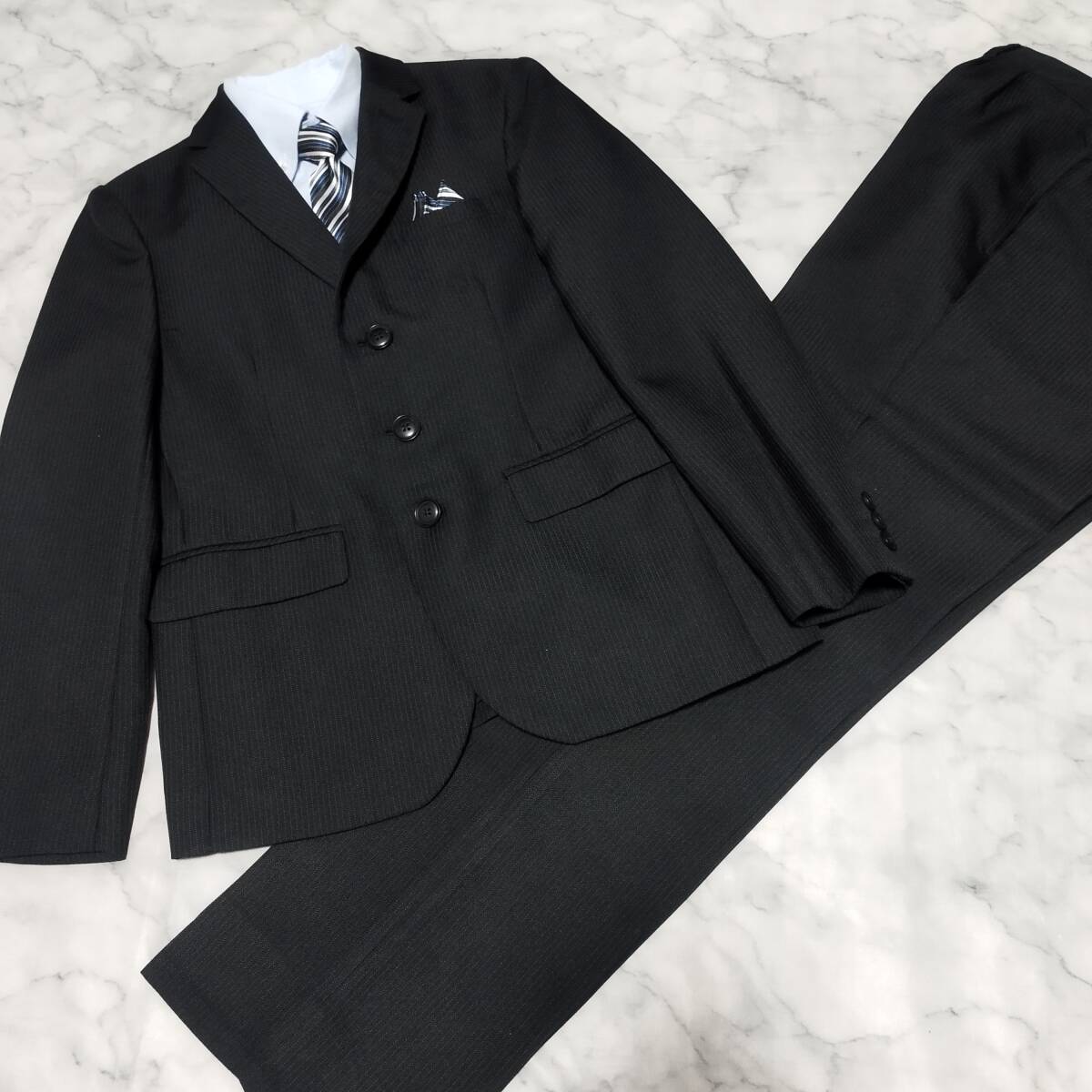 極美品 150男子 股下70 V.O.W.W.タキヒヨー フォーマルセットアップ 卒業式スーツ 卒服 礼服 式服 ブラックストライプスーツ
