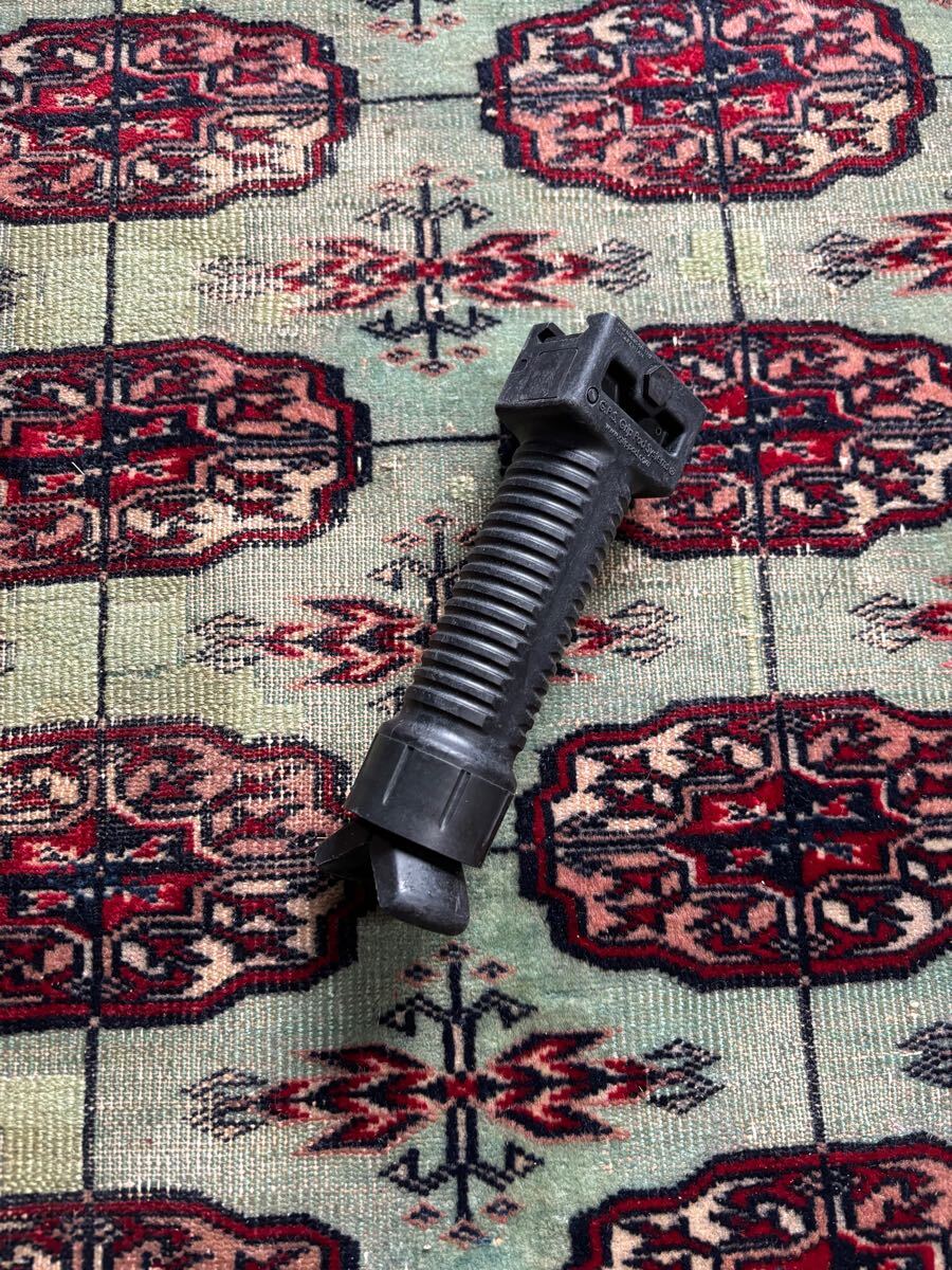 米軍 放出品 G.P.S GRIP PODSY STEMS ライフルグリップ