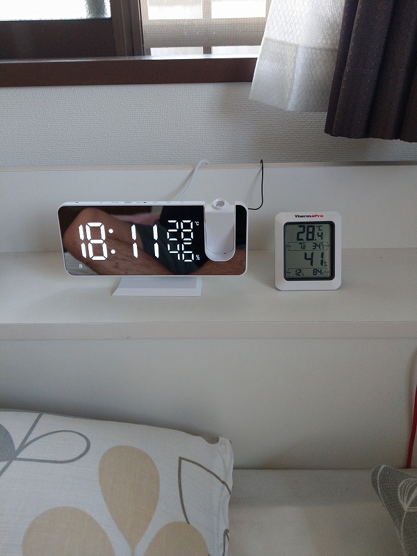 180度回転 LEDデジタル投影時計 - 目覚し時計 180度回転 LEDデジタル投影時計 - 目覚し時計