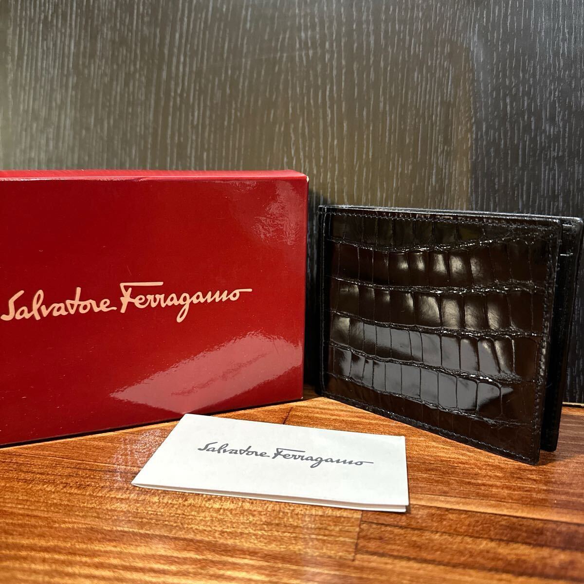 ほぼ未使用】最高峰 Salvatore Ferragamo サルヴァトーレ ほぼ未使用】最高峰 Salvatore Ferragamo サルヴァトーレ