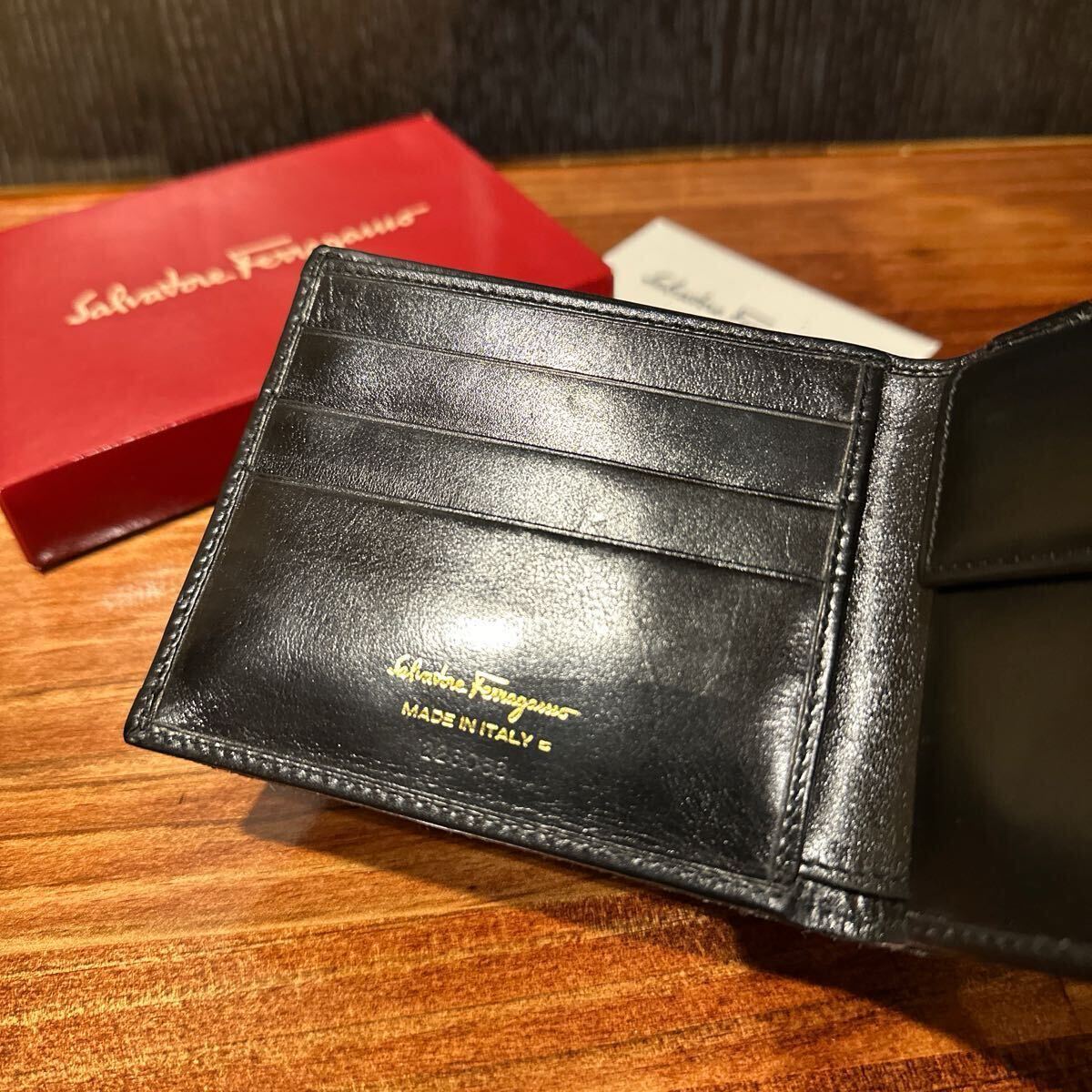 ほぼ未使用】最高峰 Salvatore Ferragamo サルヴァトーレ ほぼ未使用】最高峰 Salvatore Ferragamo サルヴァトーレ