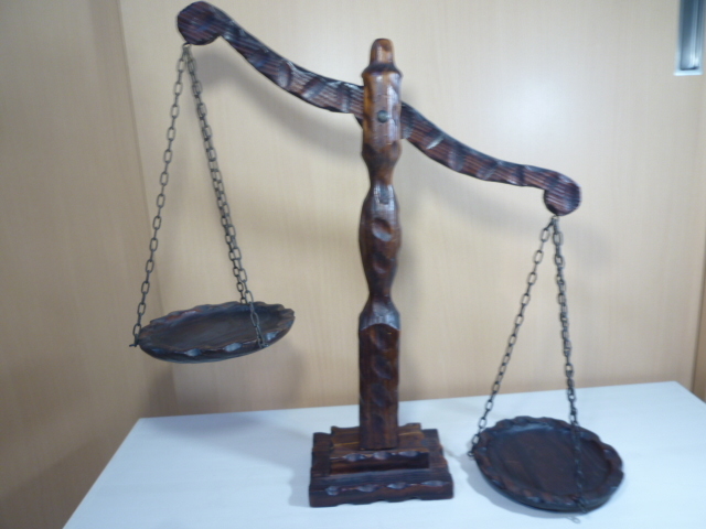 天秤 オブジェ 木製 インテリア アンティーク スペイン製_画像1