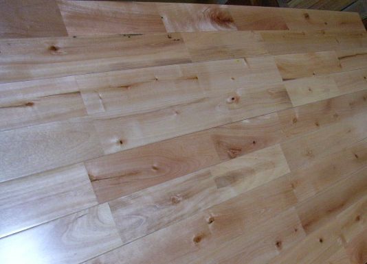 木の床 無(wú)垢 フローリング 癒し系のチェリー(西南さくら)材 UV涂裝品 クリア色 アンティークグレード 15×90×1820mm(10枚入り 約１畳分)