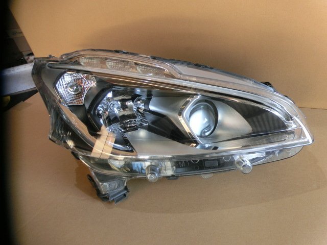 プジョー　208　A9　右　ヘッドライト　9810602280　PEUGEOT　208　A9
