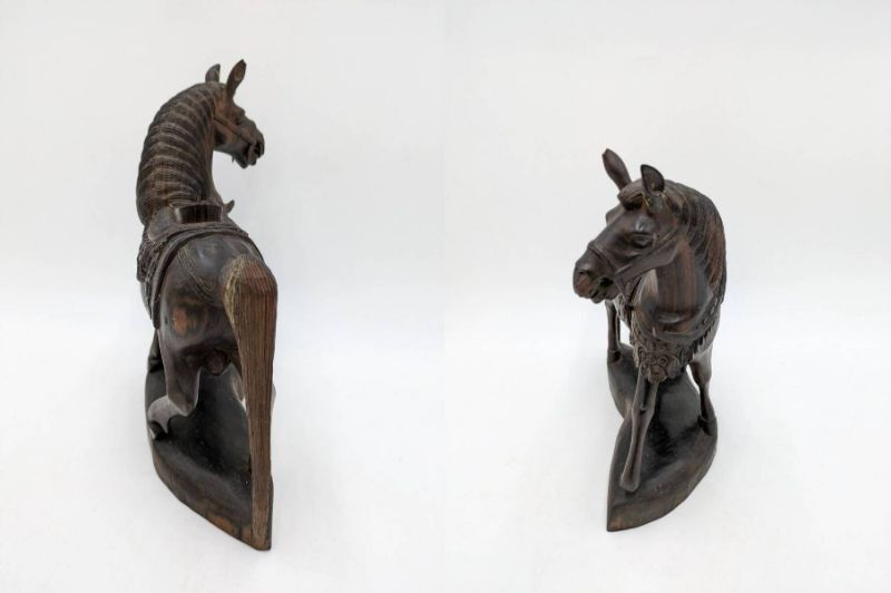 旧家蔵出し 馬の置物 2体セット オブジェ 工芸品 縁起物 競馬 旧家蔵出し 馬の置物 2体セット オブジェ 工芸品 縁起物 競馬