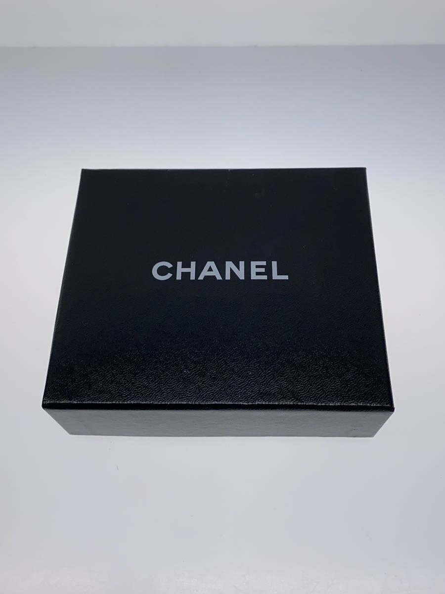 CHANEL◇2つ折り財布/羊革/シルバー/無地/レディース/マトラッセ CHANEL◇2つ折り財布/羊革/シルバー/無地/レディース/マトラッセ