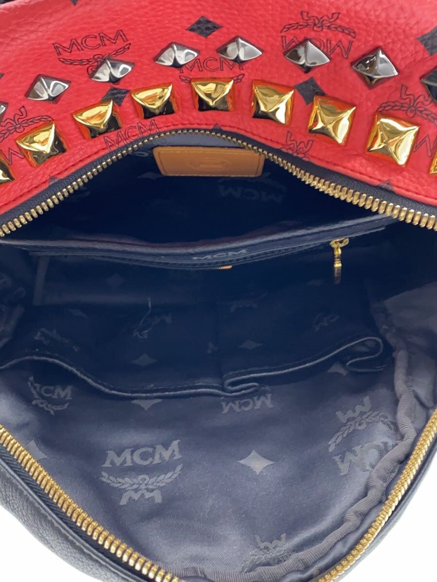 MCM◇スタッズ/リュック/-/RED/総柄 - リュックサック、デイパック MCM◇スタッズ/リュック/-/RED/総柄 - リュックサック、デイパック