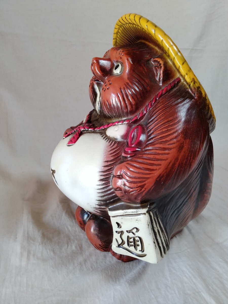 レトロたぬきの置き物/狸置物 陶器製【縁起物】 高さ約26㎝(置物 レトロたぬきの置き物/狸置物 陶器製【縁起物】 高さ約26㎝(置物