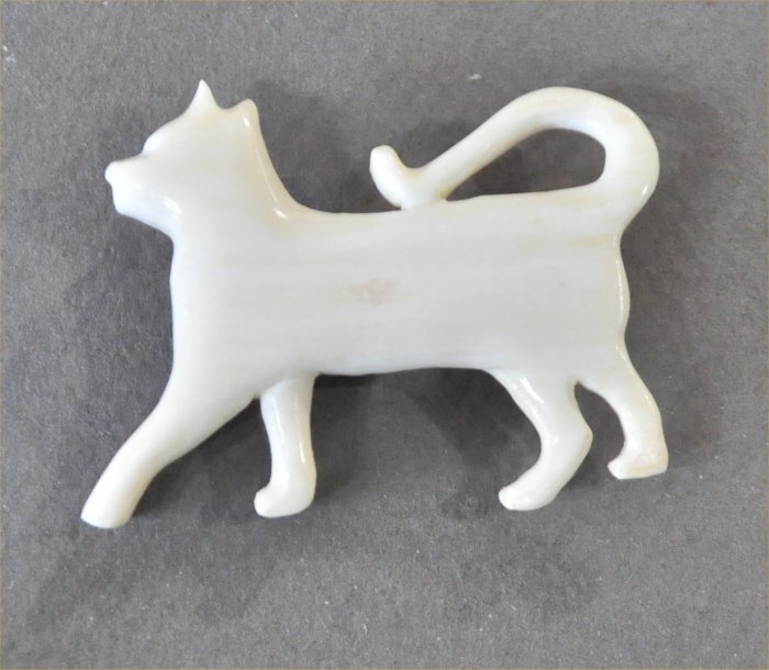 猫のシルエットブローチ