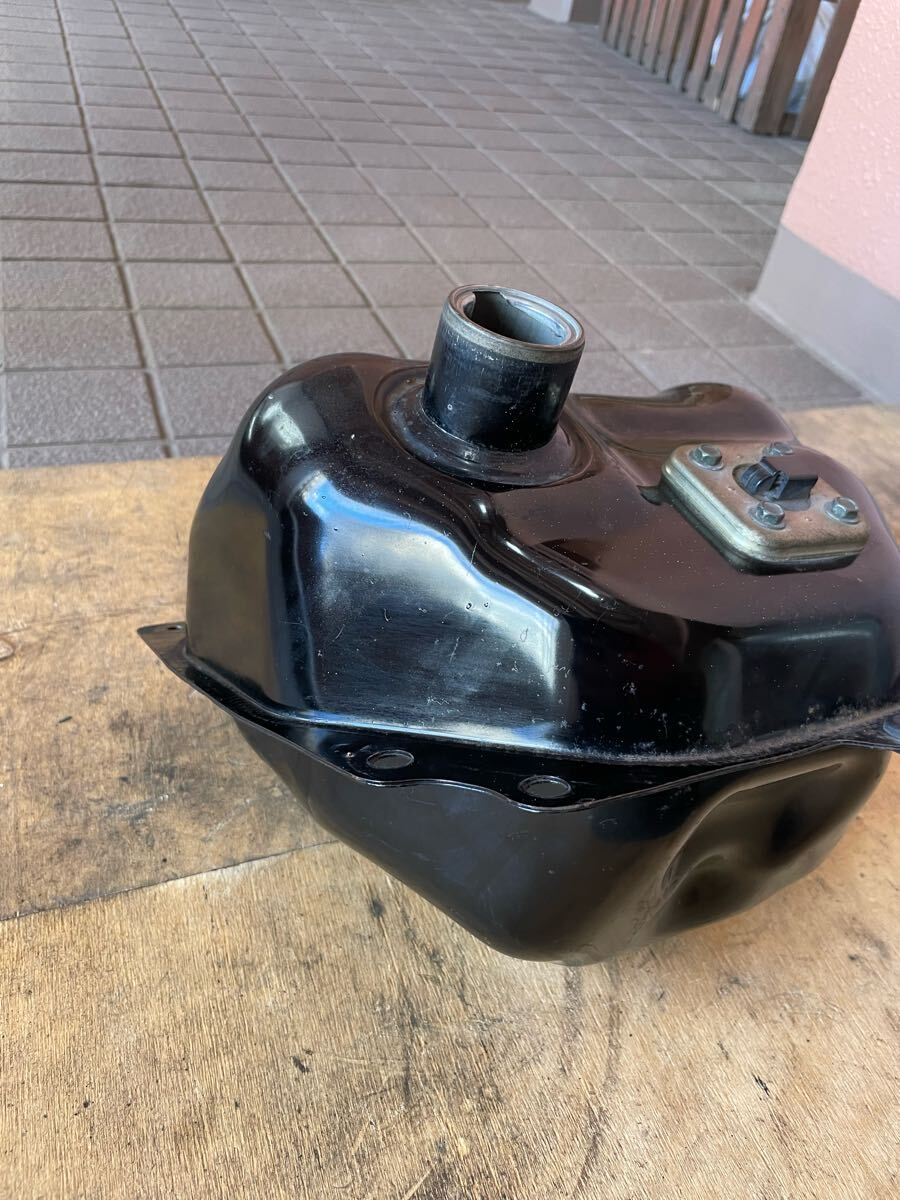 SA16J JOG ZR エボ リモコンジョグ ガソリンタンク タンク 燃料タンク_画像3