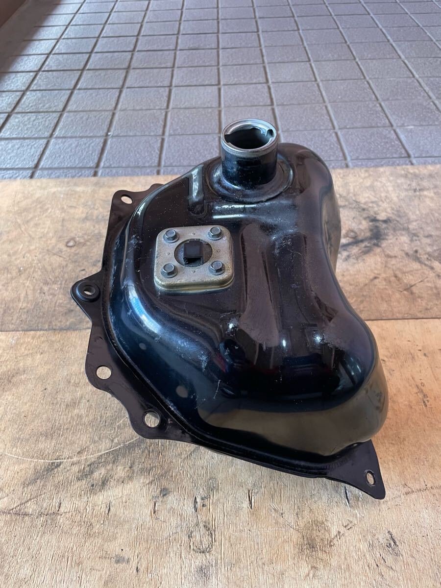 SA16J JOG ZR エボ リモコンジョグ ガソリンタンク タンク 燃料タンク_画像4