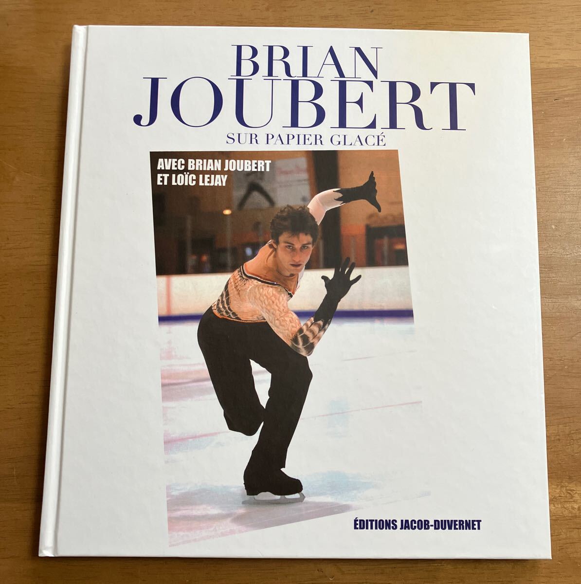  жесткий чехол иностранная книга BRIAN JOUBERT Brian *ju вуаль SUR PAPIER GLACE обложка . потертость, вмятина есть фигурное катание 