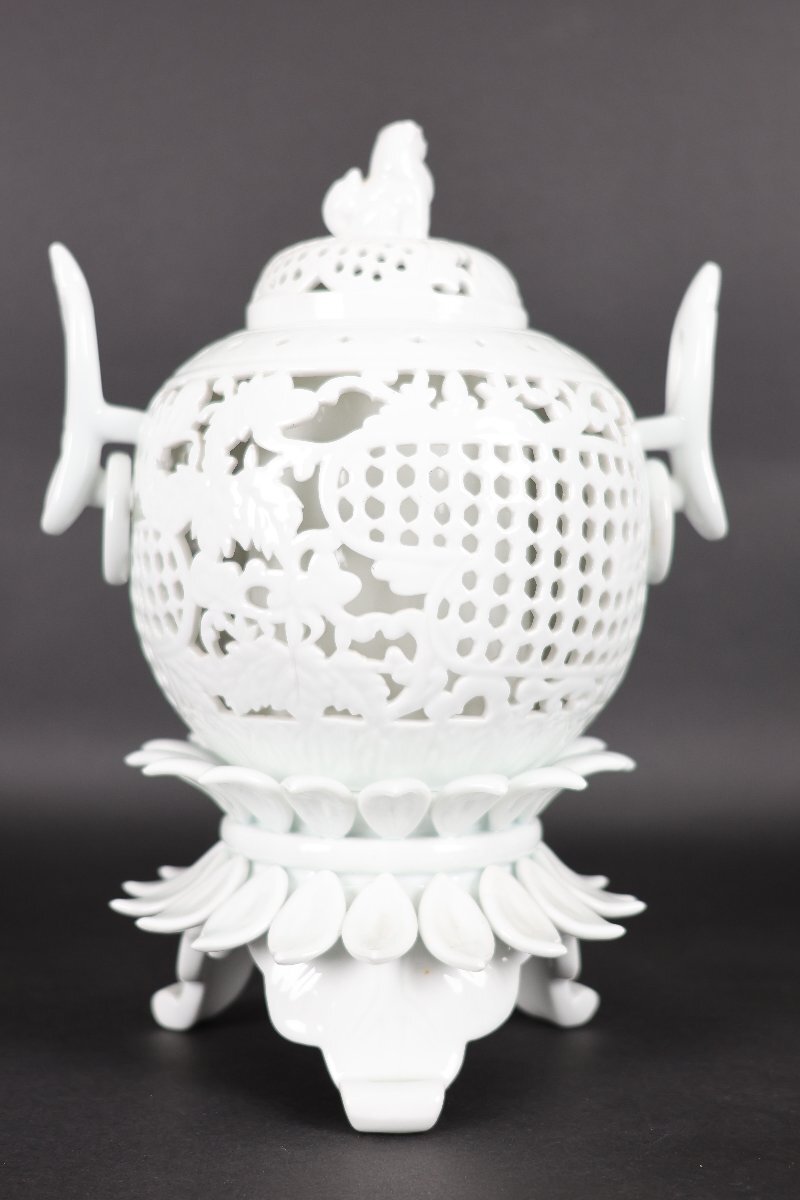 珍品堂】1円から 有田焼 香炉 松右衛門作 白磁 獅子摘蓋鷲文透彫 珍品堂】1円から 有田焼 香炉 松右衛門作 白磁 獅子摘蓋鷲文透彫