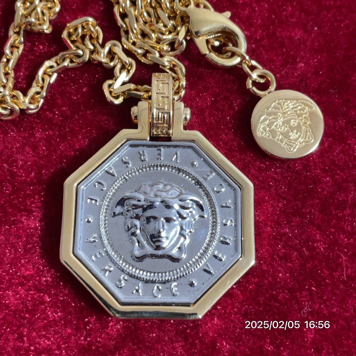 VERSACE ヴェルサーチ メデューサロゴ ゴールド×シルバーカラー ロングチェーン ペンダント ネックレス アクセサリー_画像3
