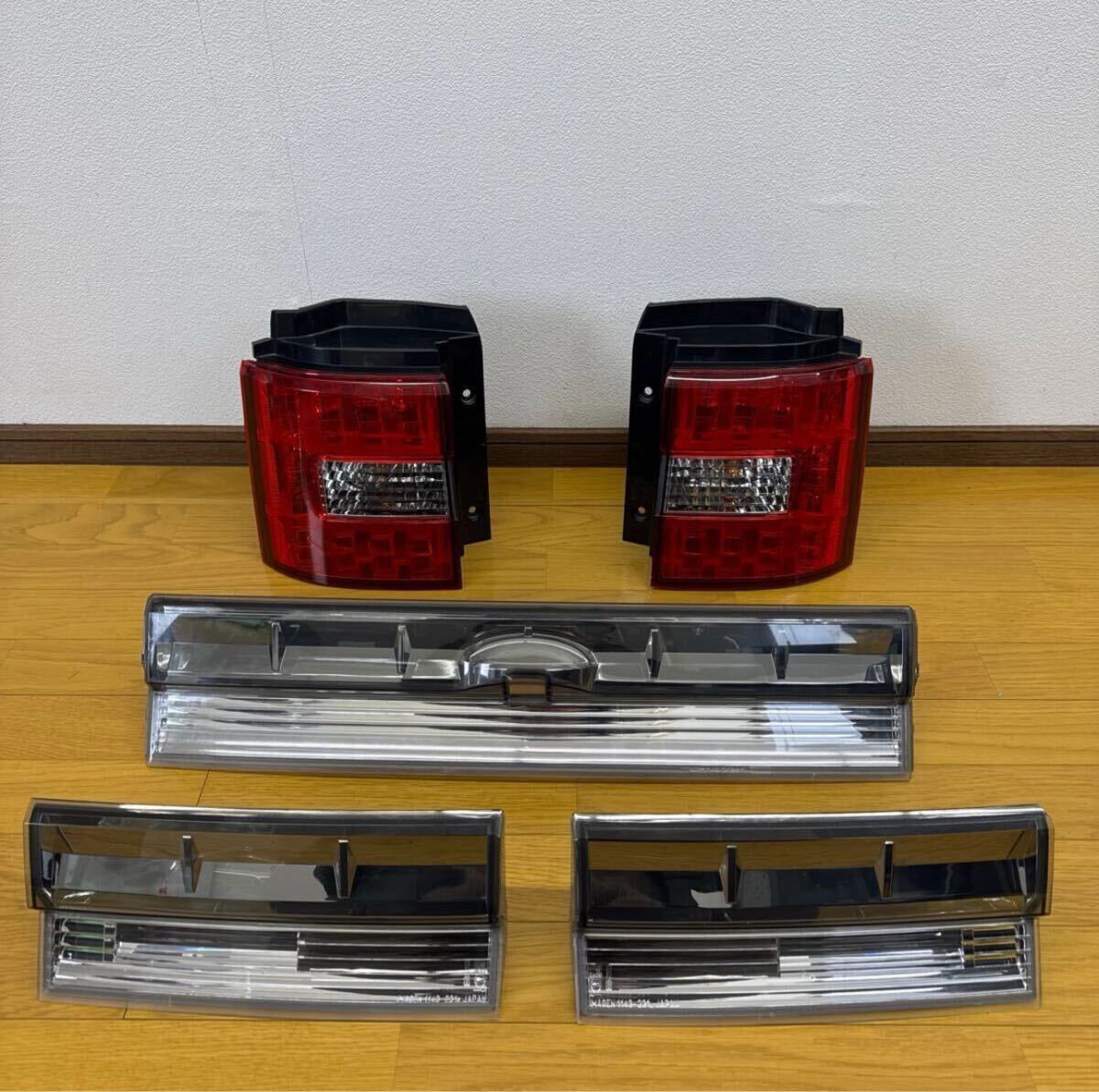 ミツビシ 三菱 デリカ D5 CV5W 純正リアテール 左右セット 中古品 Yahoo!オークション - 中古三菱デリカ D5 CV5W /CV2W /CV1W 純正