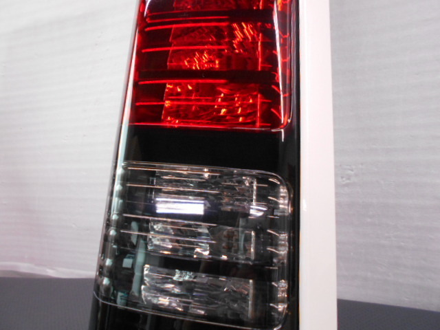 ＊送料無料＊バモス HM1/HM2 右テールランプ パール/KOITO 220-22069 中古品[H000-TB1359]_画像5