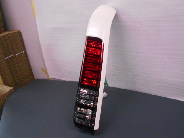 ＊送料無料＊バモス HM1/HM2 右テールランプ パール/KOITO 220-22069 中古品[H000-TB1359]_画像8