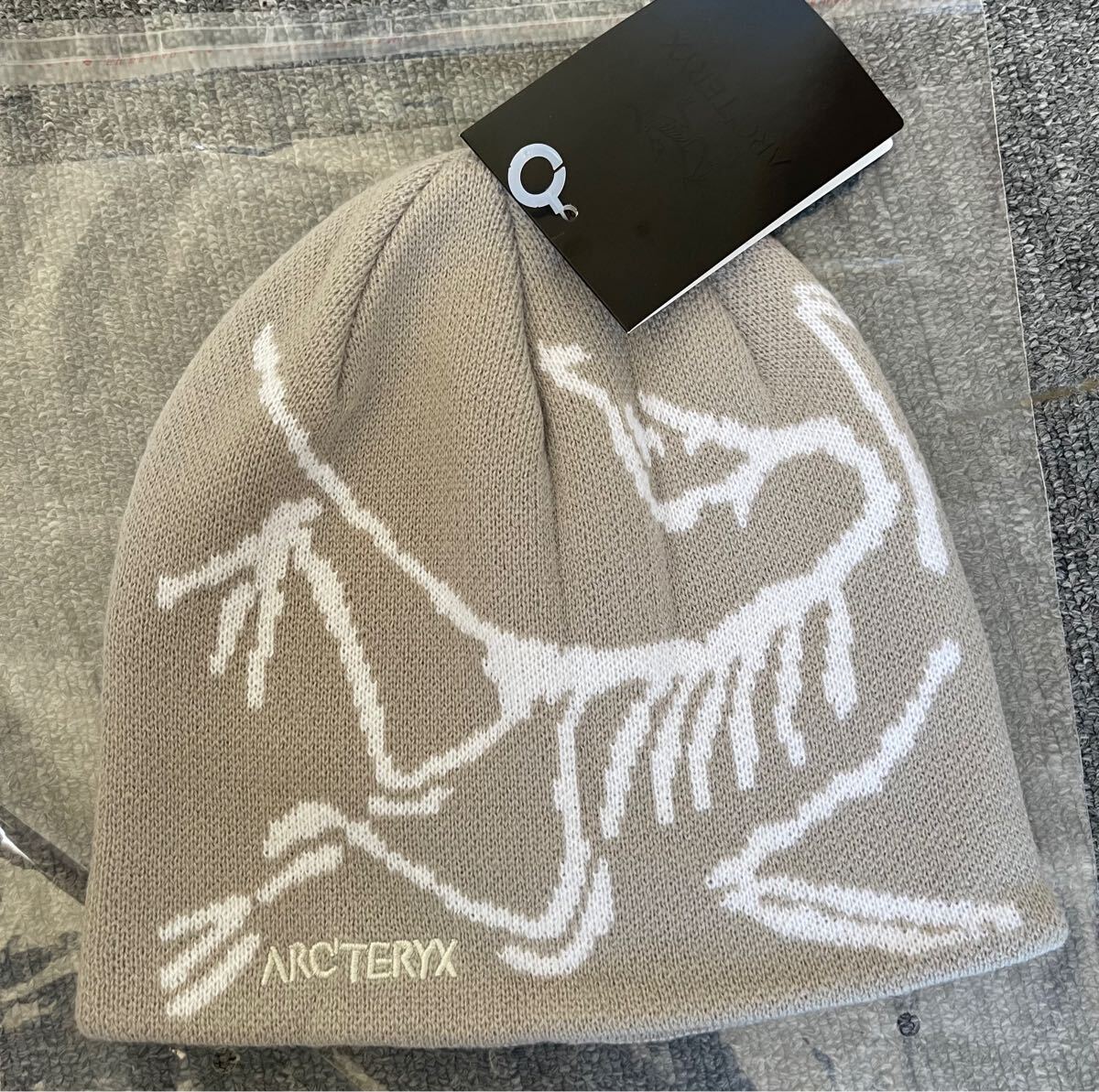 新品 アークテリクス Bird Head Toque ビーニー ニット帽 グレー