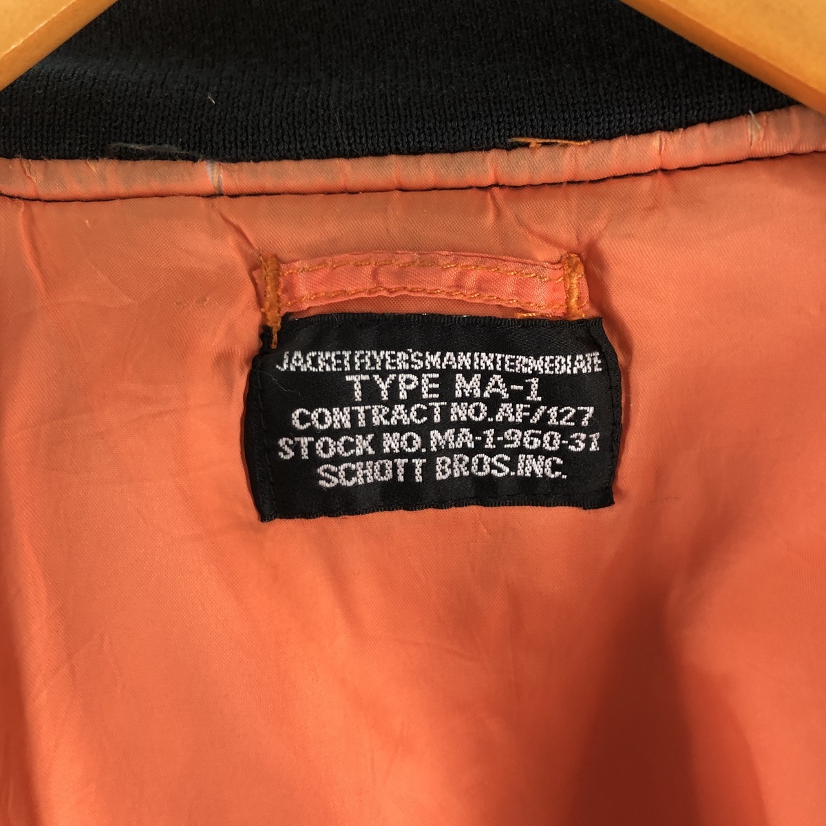 古著 民間品 ショット SCHOTT MA-1タイプ ミリタリー フライトジャケット LARGE メンズL相當 /eaa515591