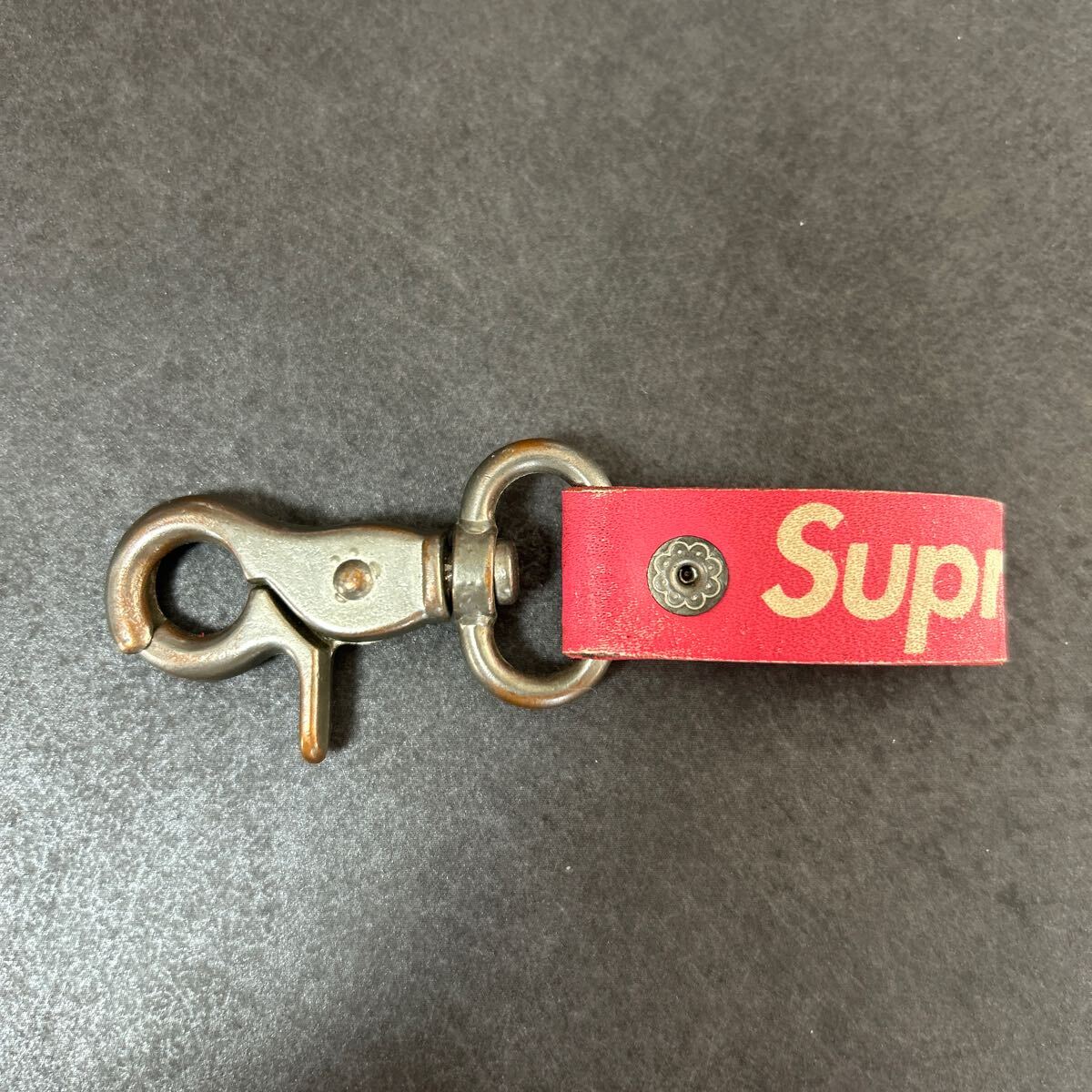 Supreme】Leather Key Loop キーホルダー / Keychain キー Supreme】Leather Key Loop キーホルダー / Keychain キー
