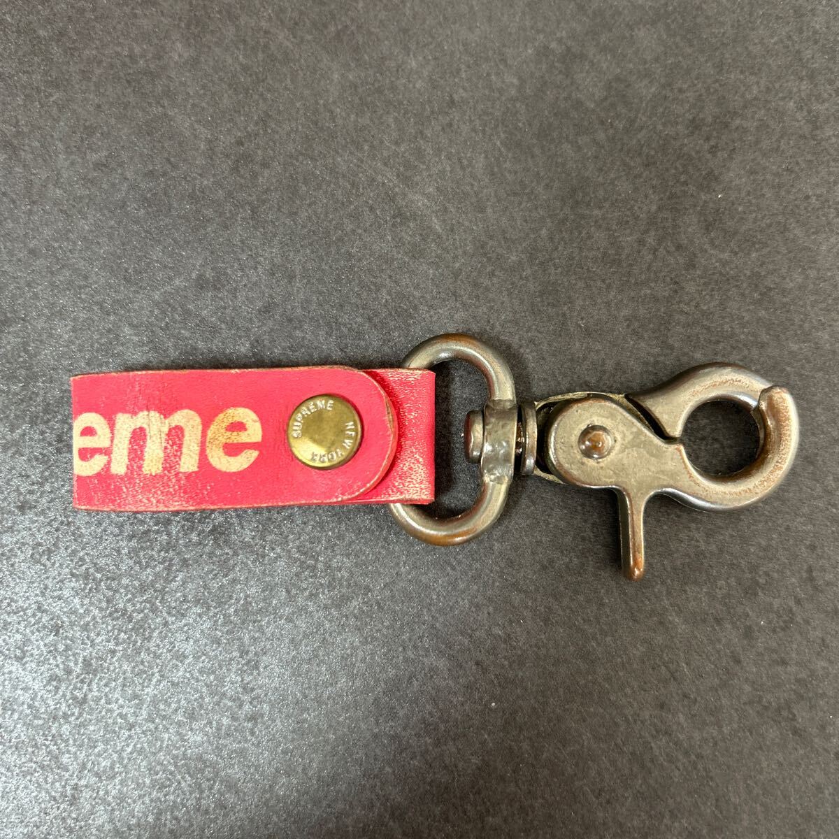 Supreme】Leather Key Loop キーホルダー / Keychain キー Supreme】Leather Key Loop キーホルダー / Keychain キー