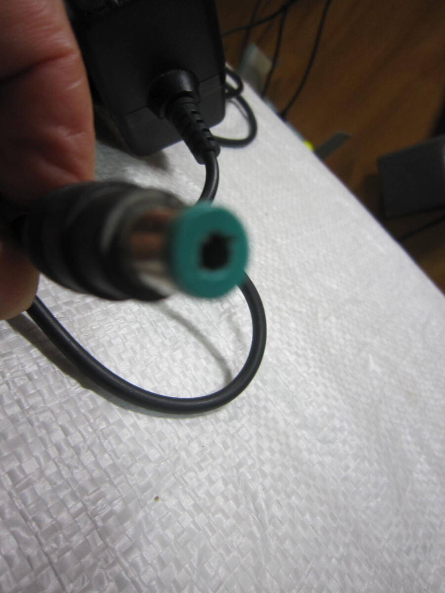 ●中古品 マキタ コードレスクリーナー用 ACアダプタ一 DC7040 本体のみ、_画像4